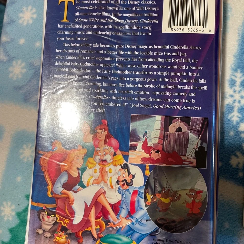 Snow White and the seven dwarfs VHS tape plus Cinderella Lot of 2
